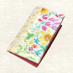 カードケース　リバティプリント使用　オフホワイト花柄のパッチワーク 1枚目の画像