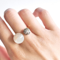 〈優艶〉ムーンストーン × オパール 大ぶりなフォークリング / 天然石 フリーサイズ 指輪 1枚目の画像