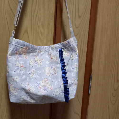 紫小花柄ショルダーバッグ ショルダーバッグ ほほえみのくまちゃん 