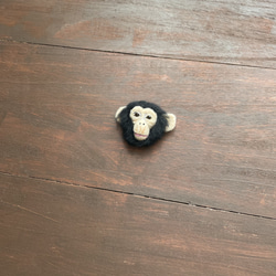 チンパンジーの子供の顔ブローチ 5枚目の画像