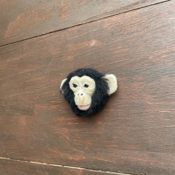 チンパンジーの子供の顔ブローチ 3枚目の画像