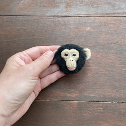 チンパンジーの子供の顔ブローチ 4枚目の画像