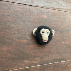 チンパンジーの子供の顔ブローチ 2枚目の画像