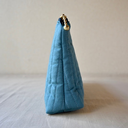 ふわもこキルティングポーチ（ブルー）　　インド綿キルティング、インドブロックプリント、20㎝ファスナー 4枚目の画像