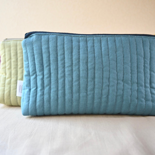 ふわもこキルティングポーチ（ブルー） インド綿キルティング、インド