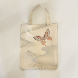 着物リメイクバッグ　蝶々の絽　トートバッグ　サブバッグ　 1枚目の画像
