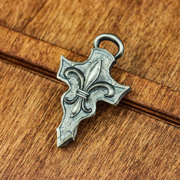 アイリスペンダント 925スターリングシルバーネックレス ユニークな  