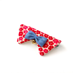 ネコ(＆小型犬)の首輪 赤いお花のシャツ襟に蝶ネクタイ 2枚目の画像