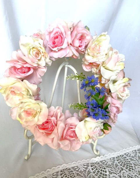 バラのウエルカムボード（３５㎝・スタンド付き）　　披露宴・２次会・撮影会・ドア飾り・インテリア