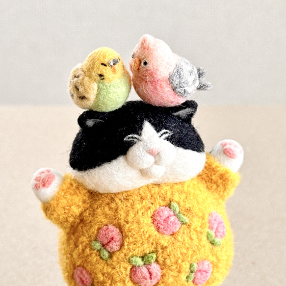 モモモなハチワレ猫さんとモモイロインコ&セキセイインコさんの置物セット 13枚目の画像