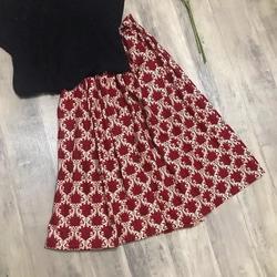 北欧風 上品な 深紅 ダマスク柄 ギャザースカート 4枚目の画像