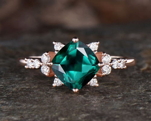 ユニークな 5 月の誕生石 エメラルド リング モアッサナイト