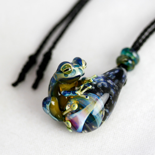 Frog（カエル）&キノコネックレス539 ネックレス・ペンダント mahao