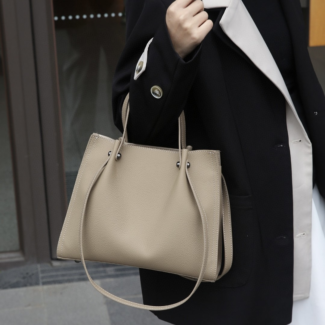 牛革大容量ハンドバッグ通勤バッグ高級感ソフトレザーショルダーバッグ
