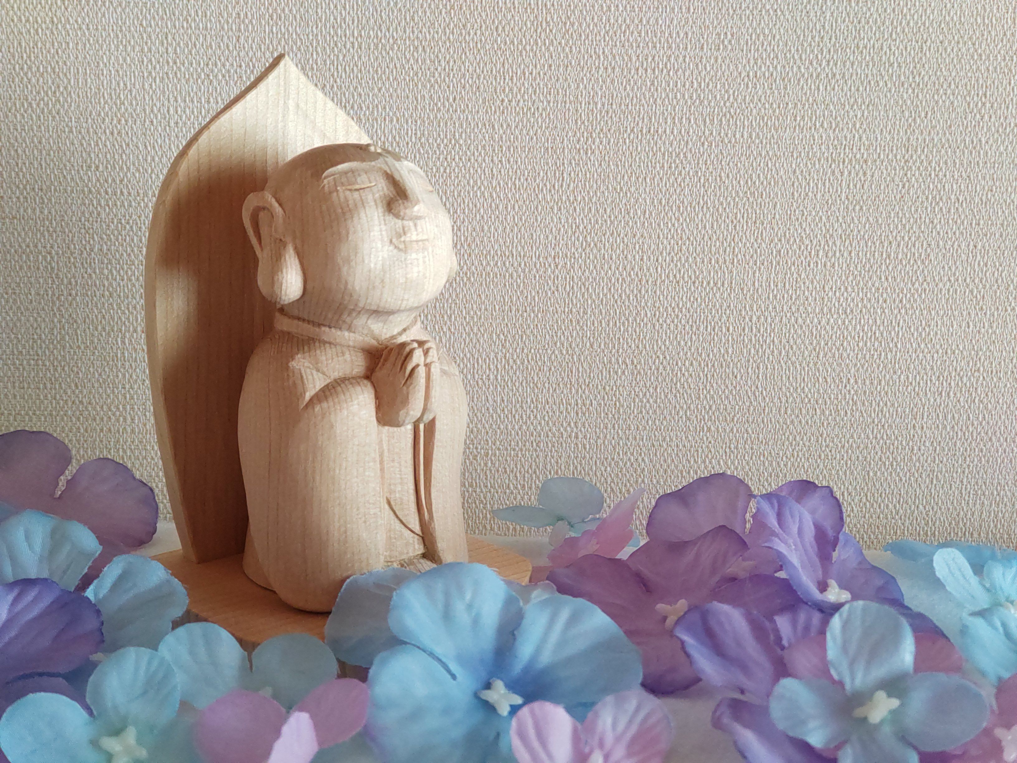 木彫りの小さな六地蔵