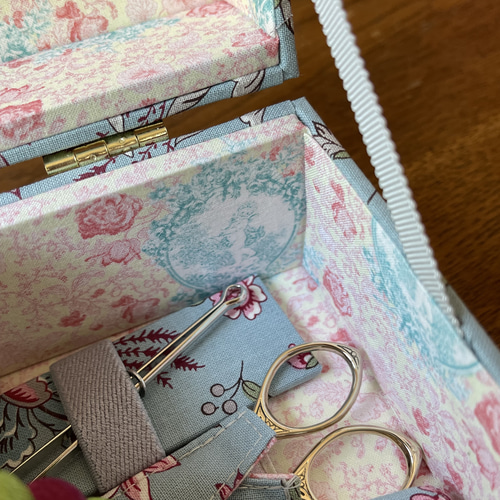 お値下げ‼︎(12月、1月限定) カルトナージュミニ裁縫箱 ブルーが