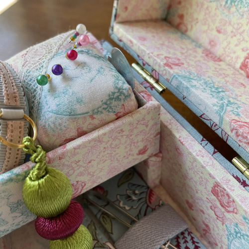 お値下げ‼︎(12月、1月限定) カルトナージュミニ裁縫箱 ブルーが