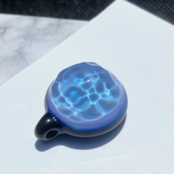 ● waterdrop ペンダント（ライトパープル）●/ ボロシリケイトガラス/ペンダント/水面/ 3枚目の画像