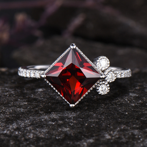 特集掲載「宝石の裏側」天然石ガーネットリング4.05ct