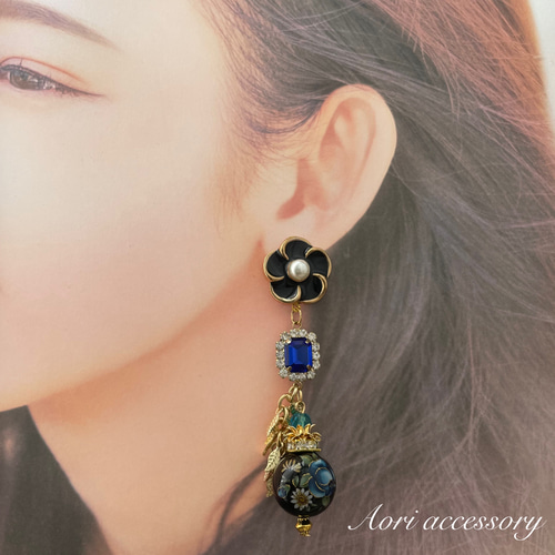 ブラックフラワー韓国ボタン×転写ビーズピアス ピアス（スタッド  