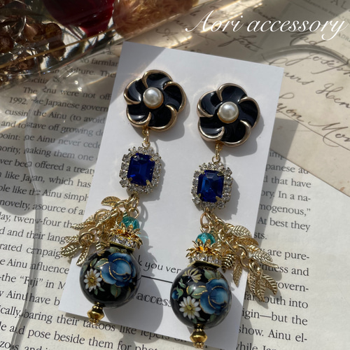 ブラックフラワー韓国ボタン×転写ビーズピアス ピアス（スタッド・一粒 