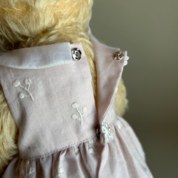 テディベアのお洋服【Lサイズ】　飛び刺繍ノンスリーブエプロンワンピ（ピンク）　 6枚目の画像