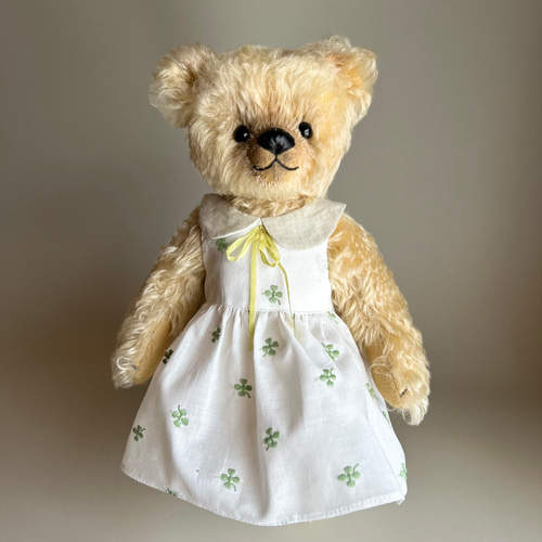 テディベアのお洋服【Lサイズ】 飛び刺繍ノンスリーブワンピ（白