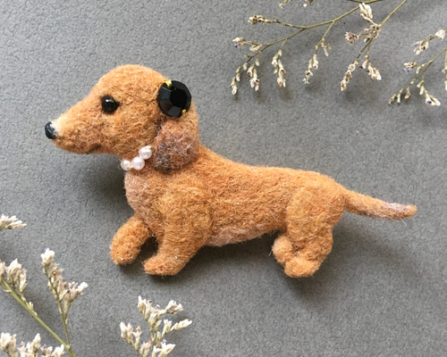 羊毛フェルト ダックスフンド レッド ブローチ ブローチ CHIRA MIRA