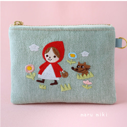 手刺繍のポーチ 赤ずきんちゃん 赤ずきんとオオカミ 刺繍ぺたんこミニポーチ ポーチ maru_miki 通販