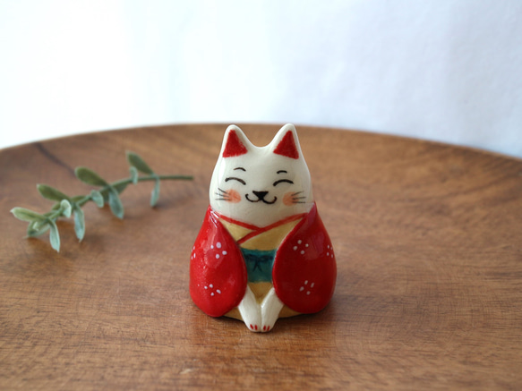 お多福顔の招き猫