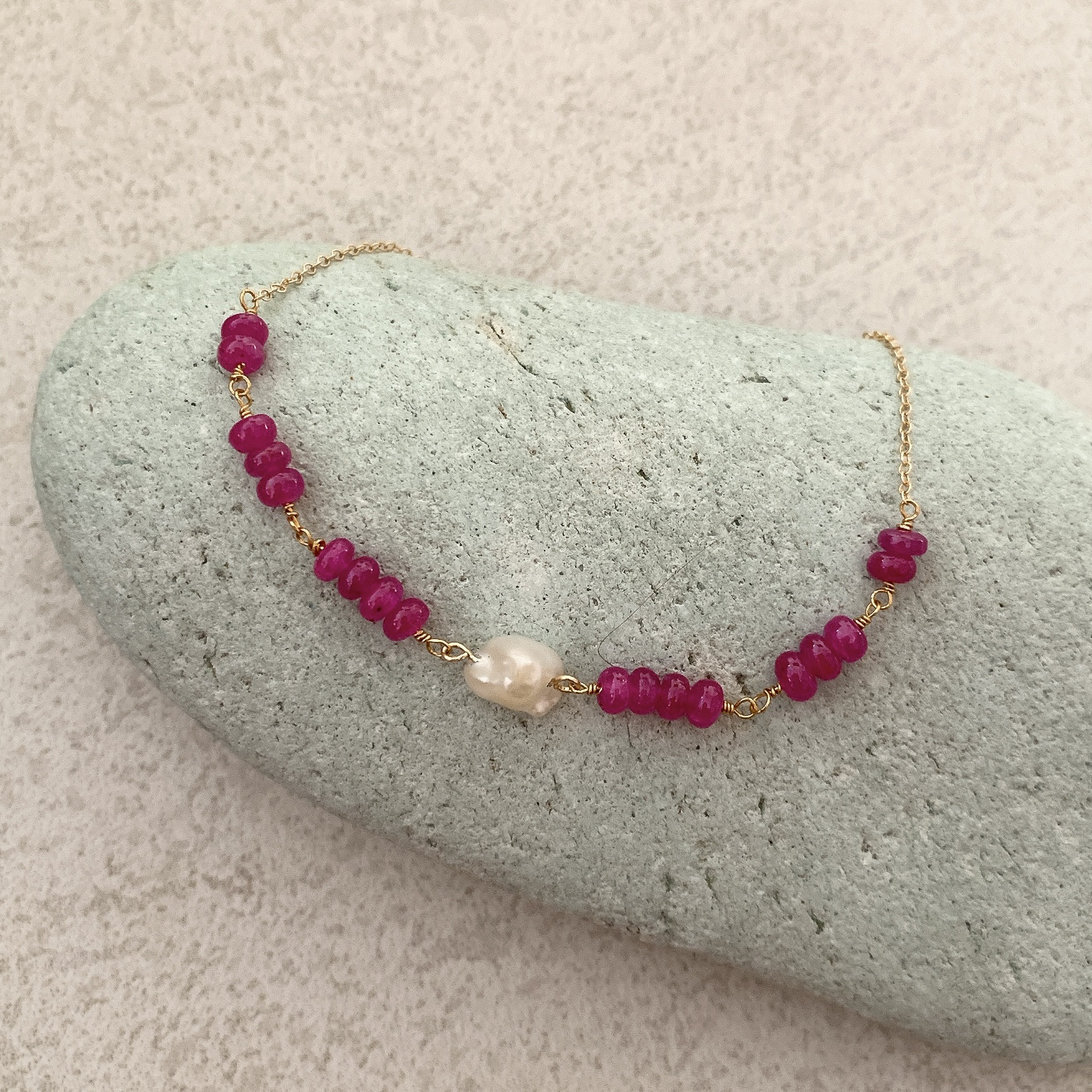 美しいケシパールとルビービーズのキュートなブレスレット 【GFB-002】