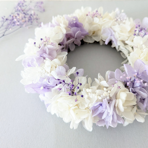 白とすみれ色のミニリース 上品 紫陽花ふわふわ プリザーブドフラワー