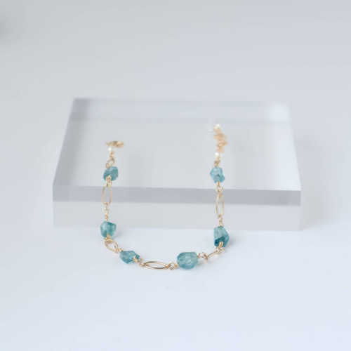 天然石 14kgf ブルージルコンのブレスレット　華奢　上品　シンプル　爽やか 天然石 14kgf ブルージルコンのブレスレット華奢上品シンプル爽やか