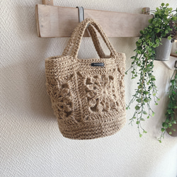 花モチーフつなぎの麻紐かごバッグ 4枚目の画像