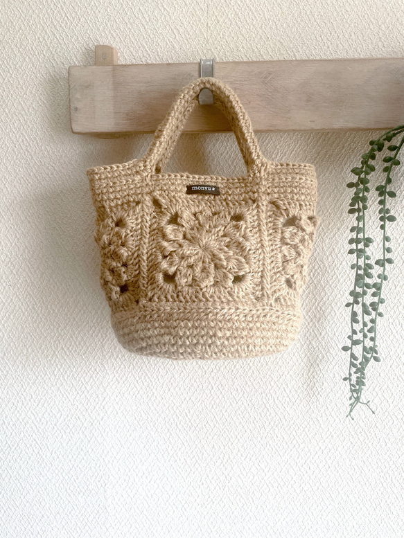 花モチーフつなぎの麻紐かごバッグ 3枚目の画像