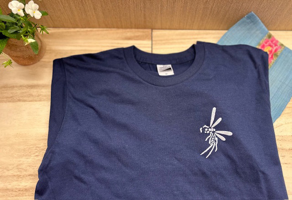 アシナガバチのTシャツ 1枚目の画像