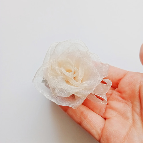 ラッピング無料☆華やかオーガンジーリボンの薔薇 1輪 2wayコサージュ
