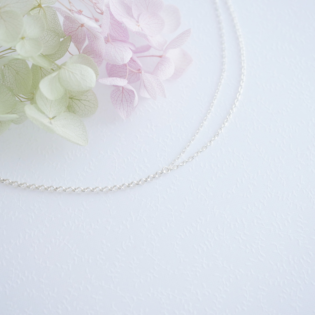 シルバーチェーンのデザインブレスレット　グレーダイヤモンドひと粒