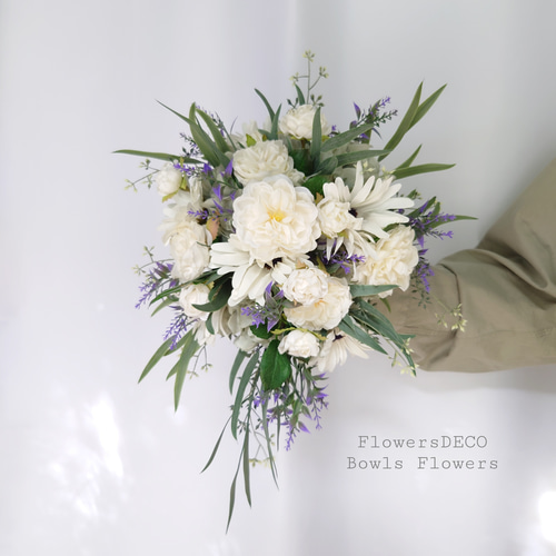 6月の誕生花 バラのキャスケード風クラッチブーケ【Bouquet】アーティ