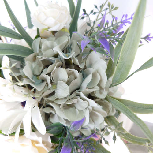 6月の誕生花 バラのキャスケード風クラッチブーケ【Bouquet