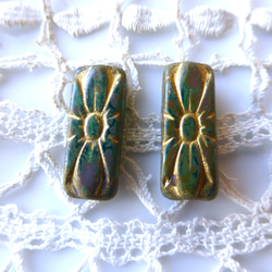 細長の花言葉　深緑ゴールド　チェコビーズCzech Glass Beads2個 1枚目の画像