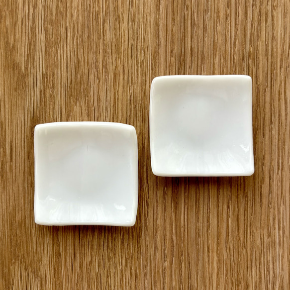 「白の世界」白い小皿　　ガラス工芸　食器　小物置き　小皿　プレート　お皿　ギフト　豆皿　箸置き 5枚目の画像