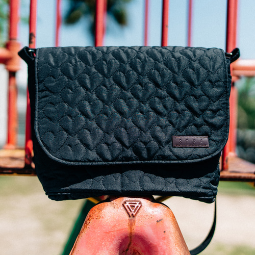 片麻痺でも使いやすくておしゃれな小さめバッグ（大きいフタ ハート