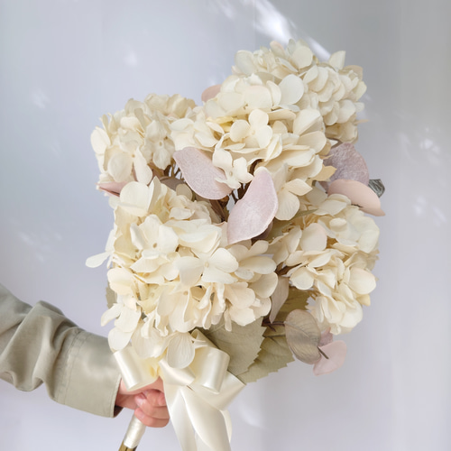 6月の誕生花 紫陽花のシンプルクラッチブーケ【Antique Bouquet