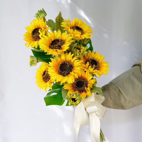 夏の誕生花 ヒマワリのシンプルクラッチブーケ【Bouquet】アーティ