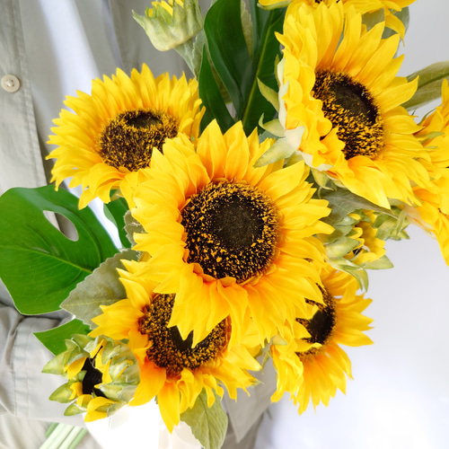 夏の誕生花 ヒマワリのシンプルクラッチブーケ【Bouquet】アーティ