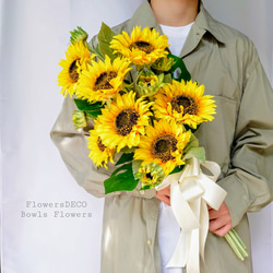 7月・8月の誕生花 ヒマワリのシンプルクラッチブーケ【Bouquet】アーティシャルフラワー 1枚目の画像