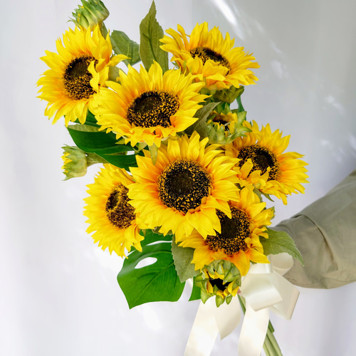 夏の誕生花 ヒマワリのシンプルクラッチブーケ【Bouquet】アーティ