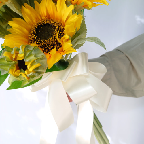 夏の誕生花 ヒマワリのシンプルクラッチブーケ【Bouquet】アーティ