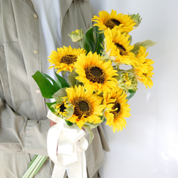 7月・8月の誕生花 ヒマワリのシンプルクラッチブーケ【Bouquet】アーティシャルフラワー 5枚目の画像